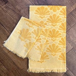 Vintage 70’s Fieldcrest Shell Pattern Three Piece Towel Set
